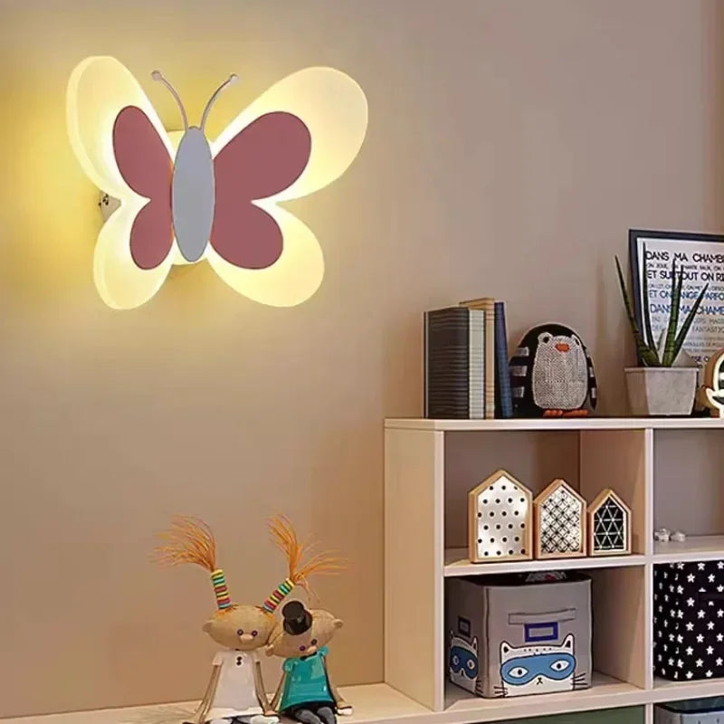 Aplique LED de mariposa para habitación infantil
