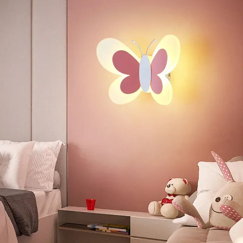 Aplique LED de mariposa para habitación infantil