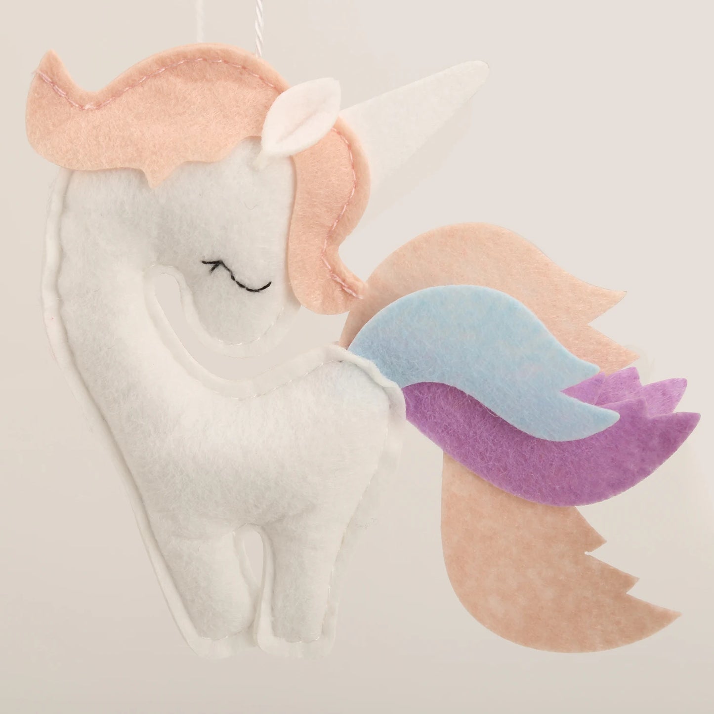 Mobile licorne et nuage