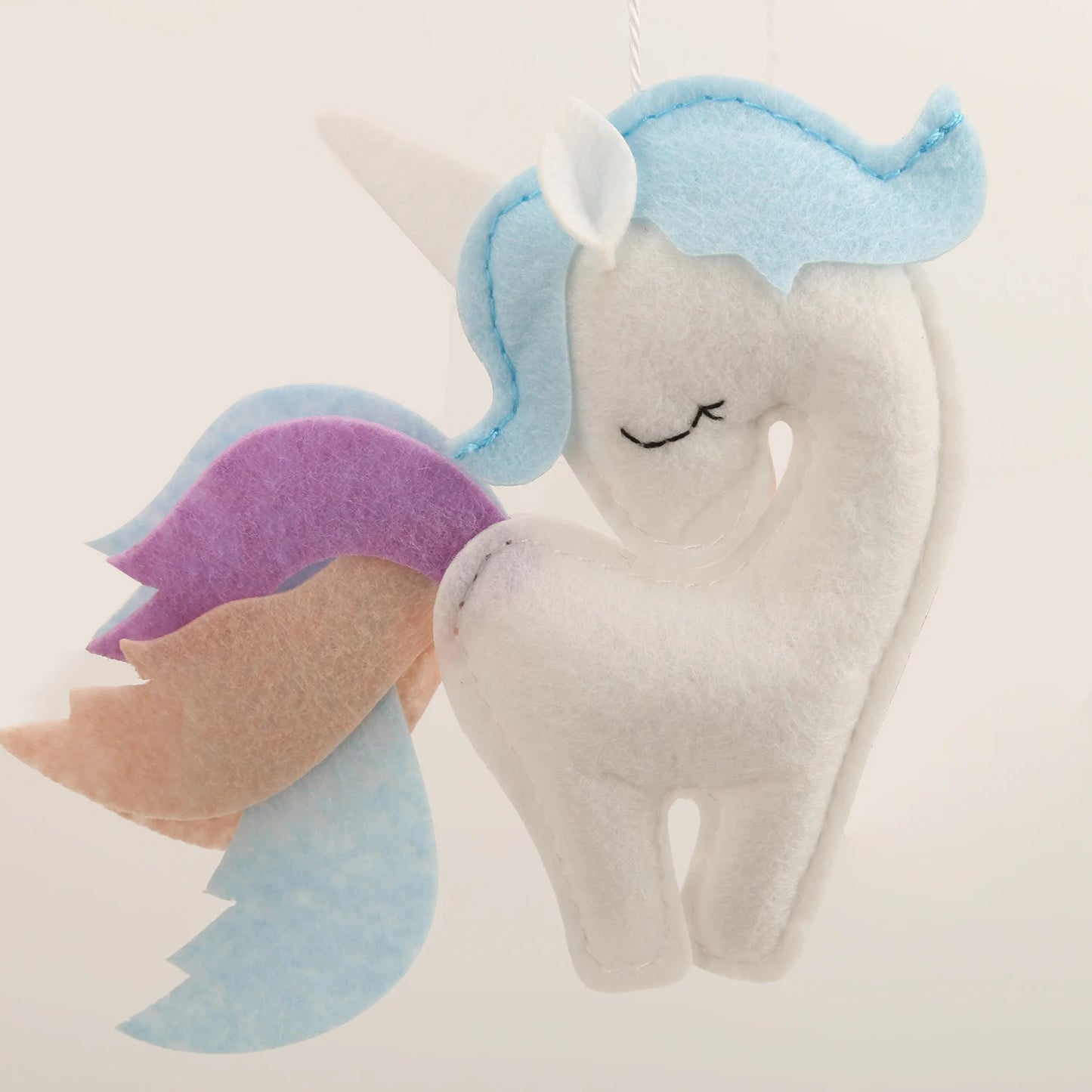 Mobile licorne et nuage