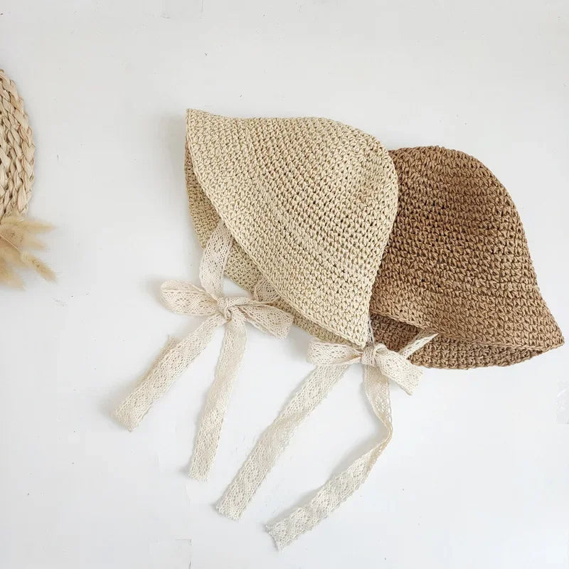 Chapeau en dentelle et paille avec nœud
